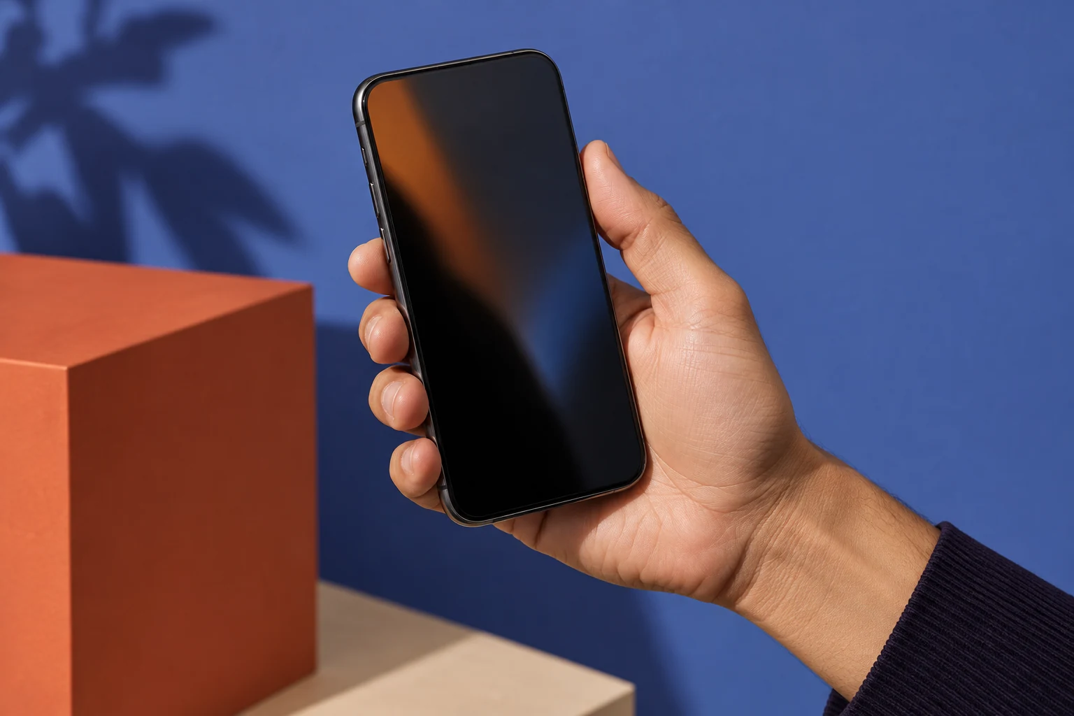 Een hand met een smartphone
